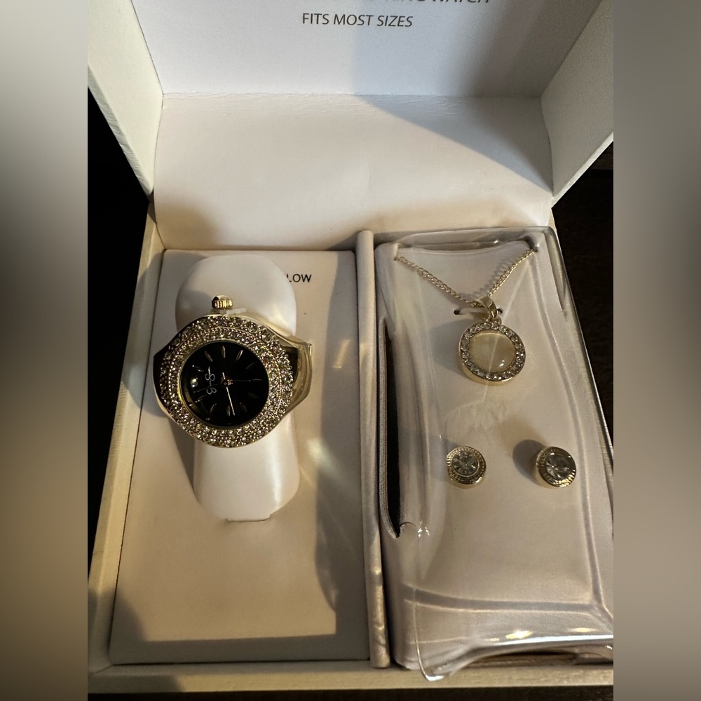 Jessica Simpson Jewelry Set